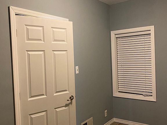 5th image of 3738 S Wood St #1