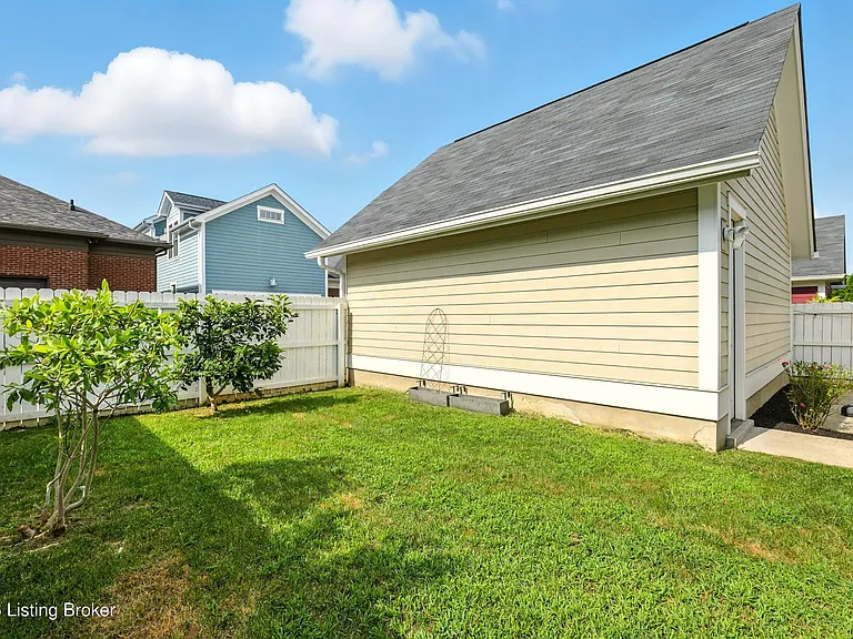8707 Featherbell Blvd — Photo 2