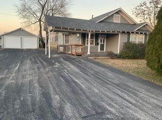 629 Wood Ave, Carthage, MO 64836