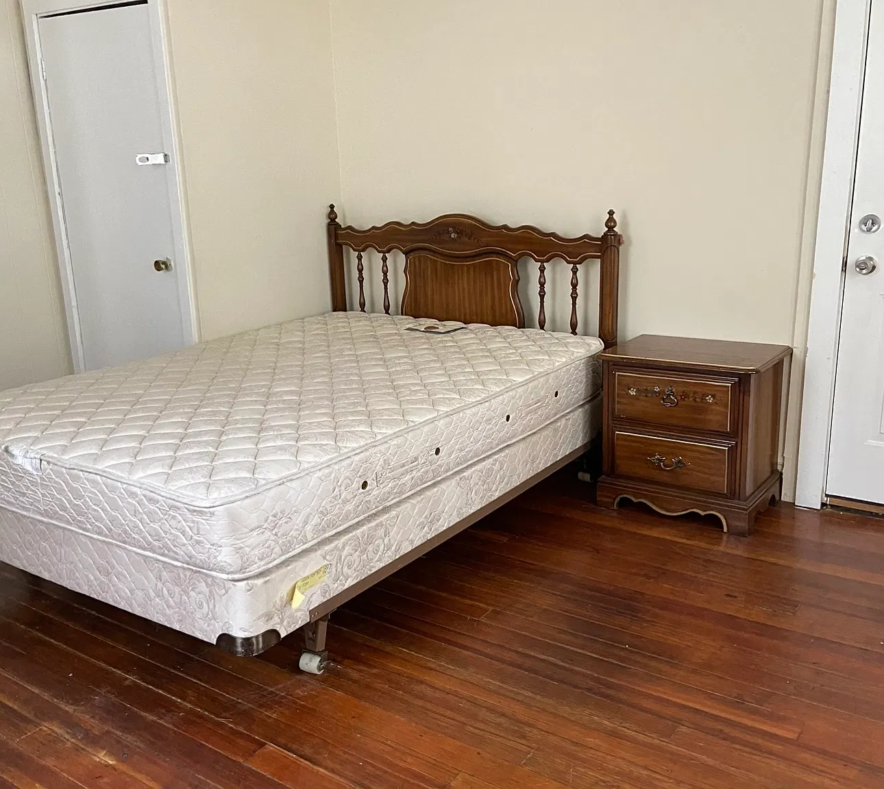 Studio, $1,000 — Photo 1