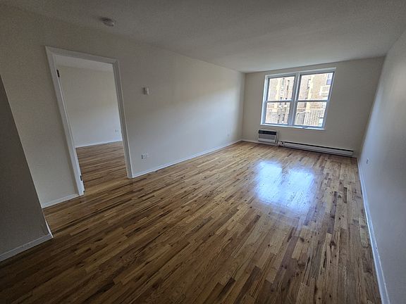 2nd image of 3128 29th St APT 4A