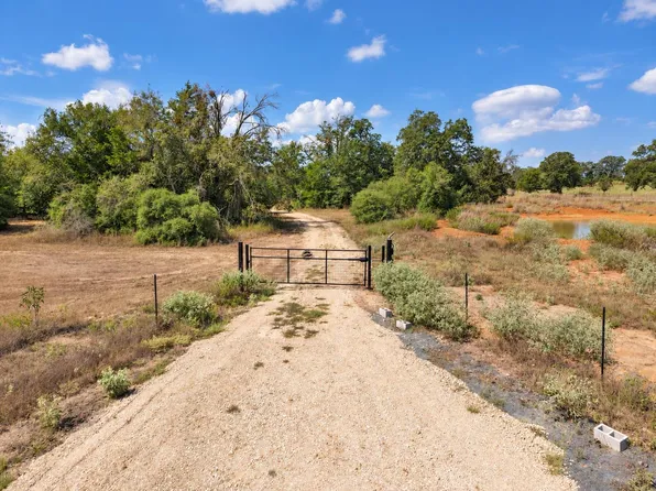 10469 County Road 302, Rockdale, TX 76567