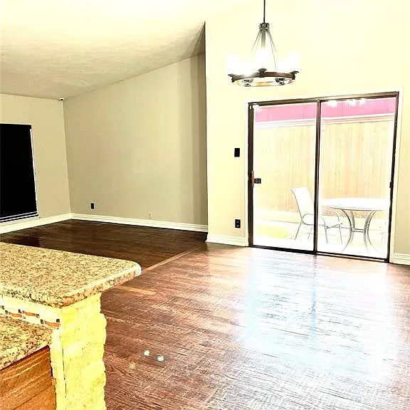 2129 Lymington Rd — Photo 37