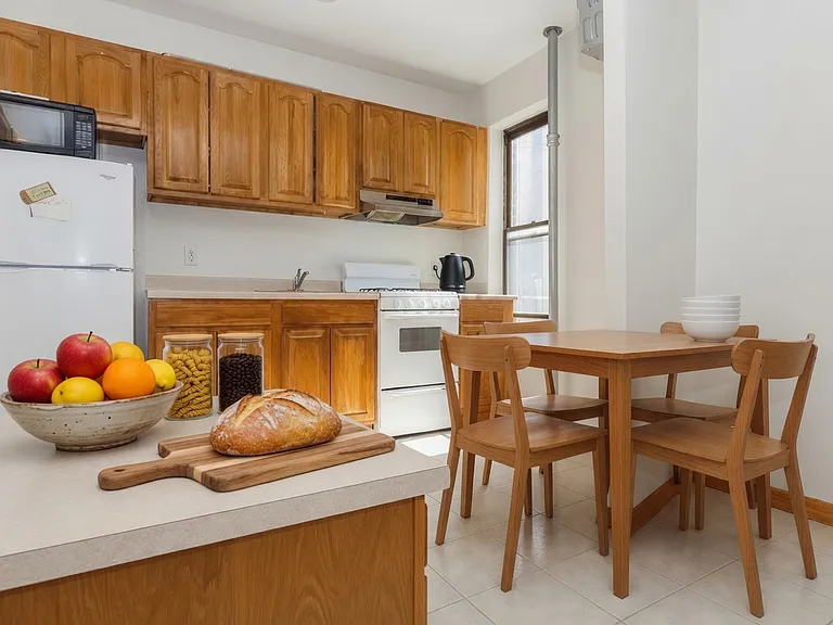328 E 14th St #10 — Photo 3