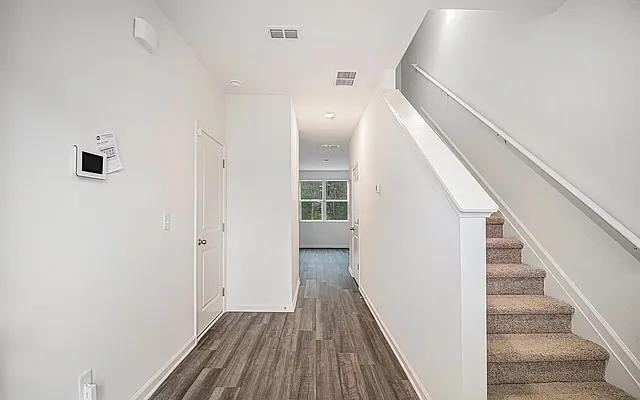 3 bed, 2.5 bath, 1941 sqft, $1,995 — Photo 3