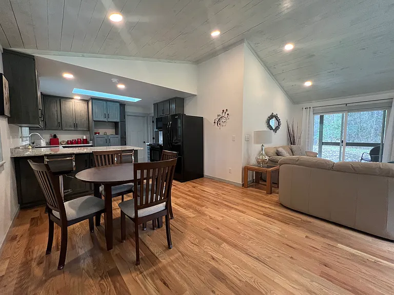 310 Jaynes Dr — Photo 4