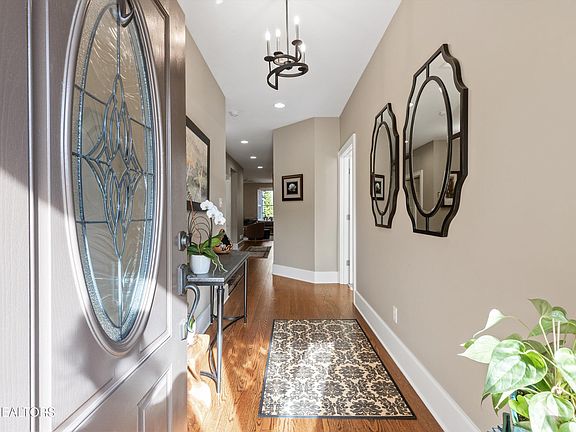 5th image of 1921 Camden Dr