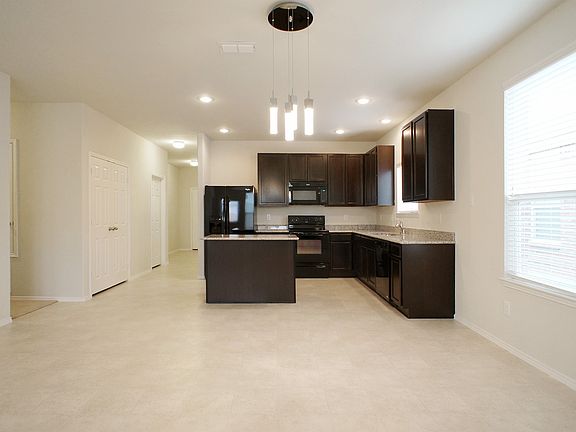 2nd image of 405 Magma Dr