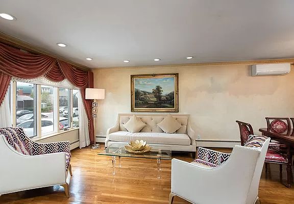 4th image of 4220 Manhattan Ave