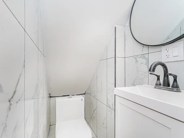 617 East 52nd Street image 8 of 22