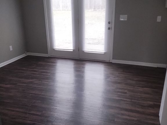 3rd image of 488 Whispering Hills Dr