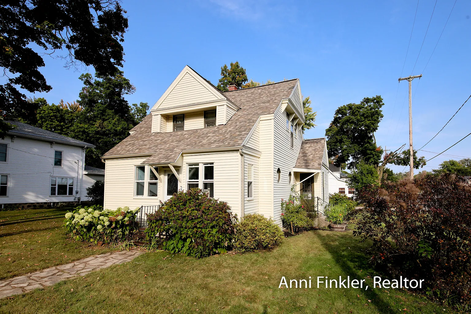 252 N Union St photo 1