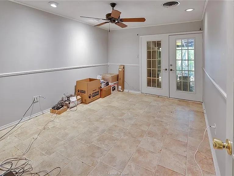 305 Brookside Dr W — Photo 32