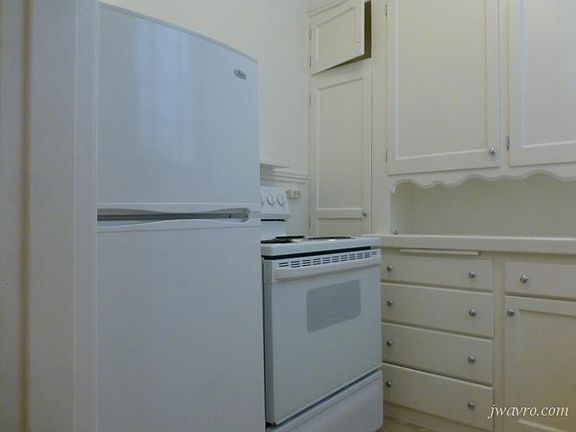 4th image of 2290 N Point St #102