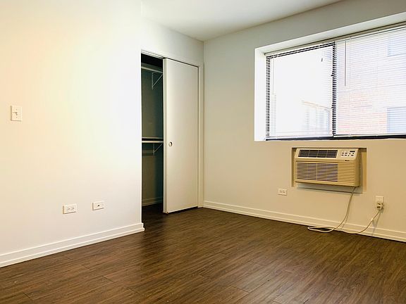 4th image of 6134 N Kenmore Ave Unit 210
