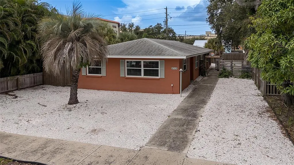 2 bed, 1.0 bath, 857 sqft, $2,300 — Photo 1