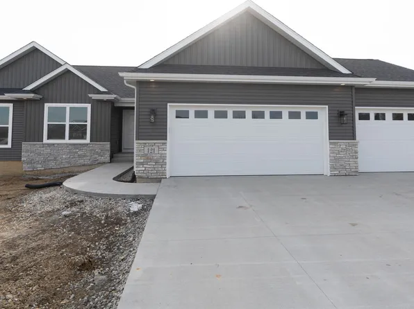 121 Goldcrest Ct, Waterloo, IA 50701