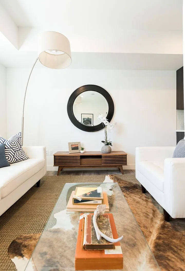 14827 Victory Blvd — Photo 3