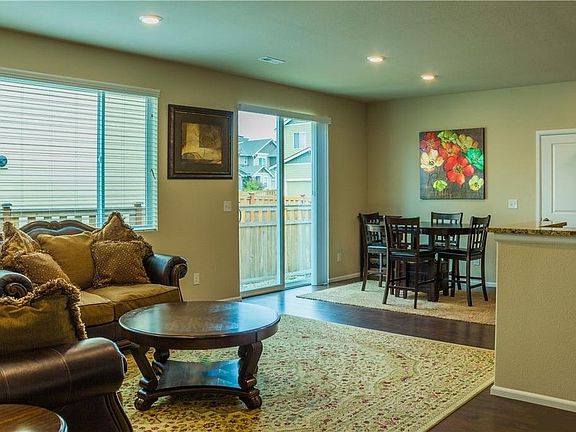 3rd image of 3440 Hera St NE
