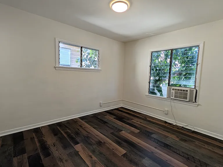 606 Milford St — Photo 14