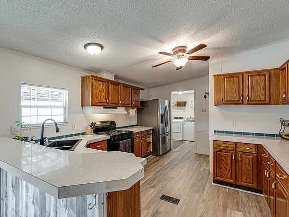 8th image of 200 Reavley Rd