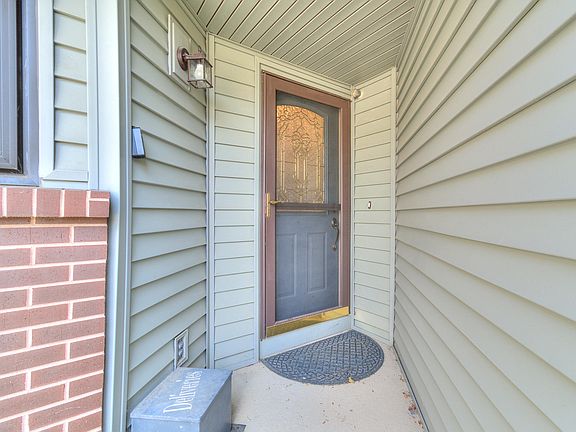 4th image of 303 Southwoods Dr
