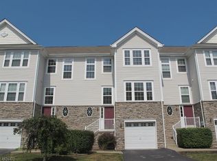 15 Indian Field Dr, Hamburg, NJ 07419