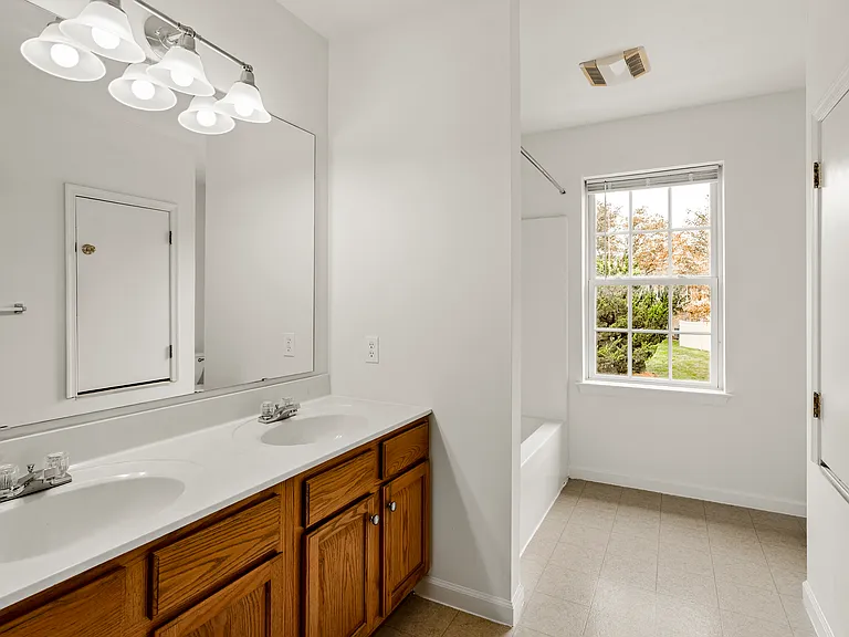 Mill Creek Manor — Photo 26