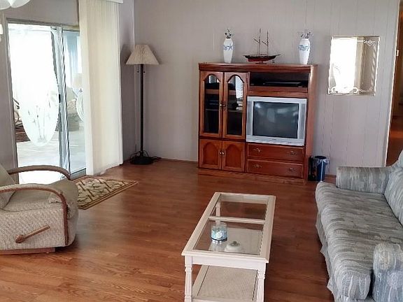 5th image of 923 Hawthorn Cir