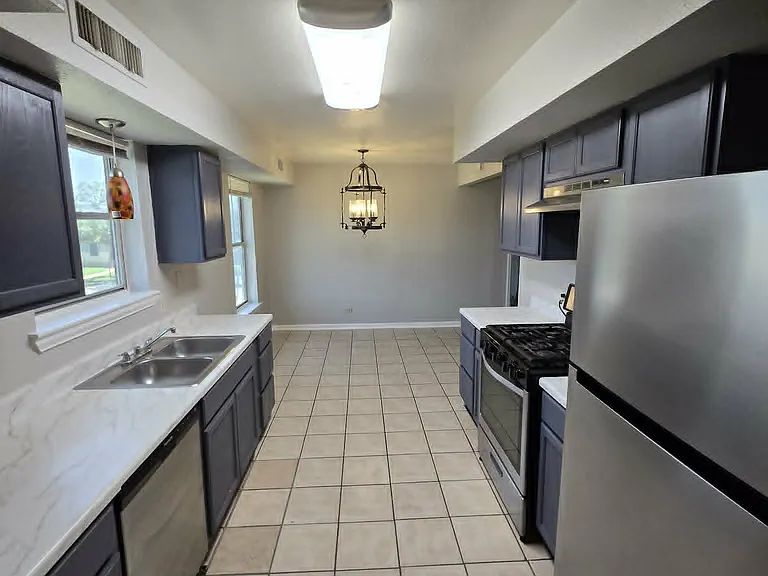 313 Calgary Ave #C — Photo 3