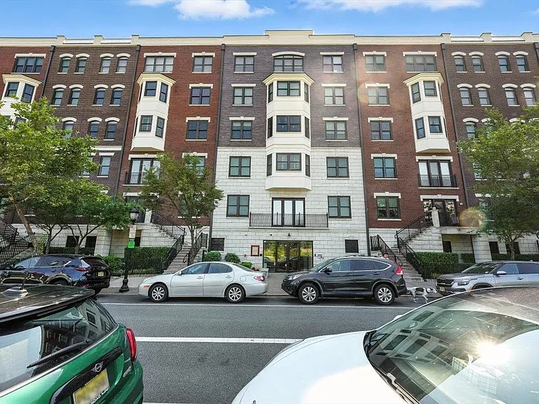 1201 Adams St #408 — Photo 33