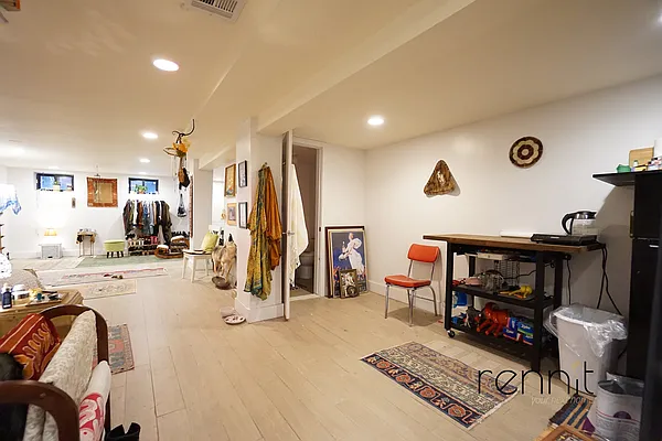Rented by Rennit Inc. | media 6