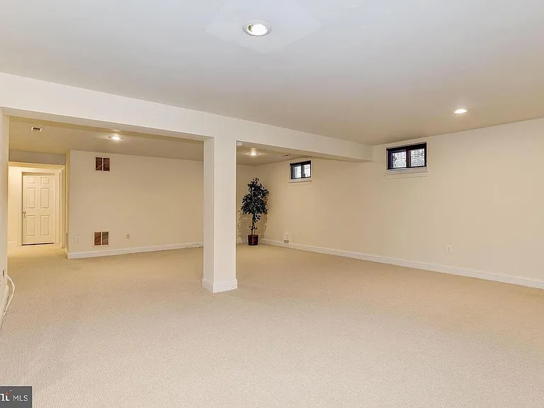 305 Flannery Ln — Photo 12
