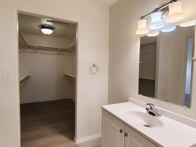 4 E Delta Rd #1 — Photo 14