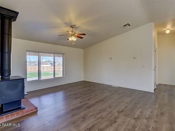 4th image of 240 Railroad Ave