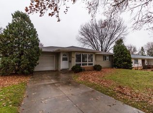 901 Loretta Ave, Waterloo, IA 50702