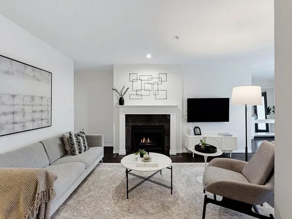 1050 Nicola St #202, Vancouver, BC V6G 2C9