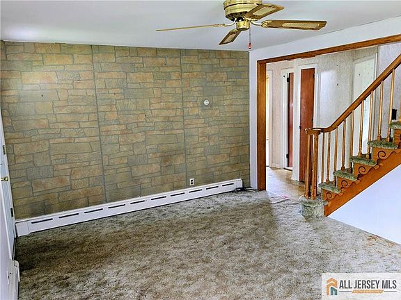 5th image of 118 Standiford Ave