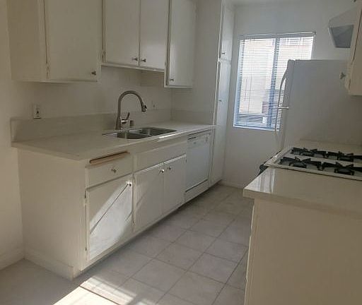4th image of 3414 Mentone Ave APT 2