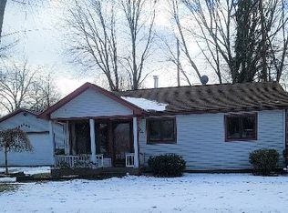 26500 Hickler Ln, Harrison Township, MI