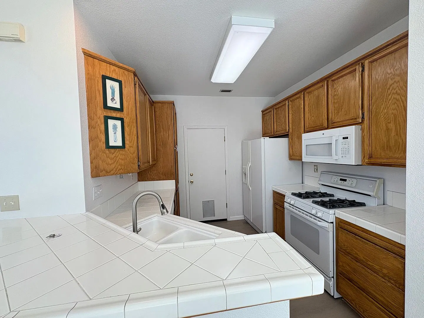 By Showing Only! Cute 3 Bedroom 2.5 Bath Home In Brentwood — Photo 4