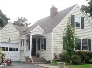 35 Newell Pl, Fairfield, CT 06824