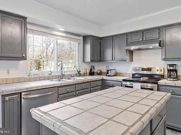 2nd image of 708 Rufford Ct