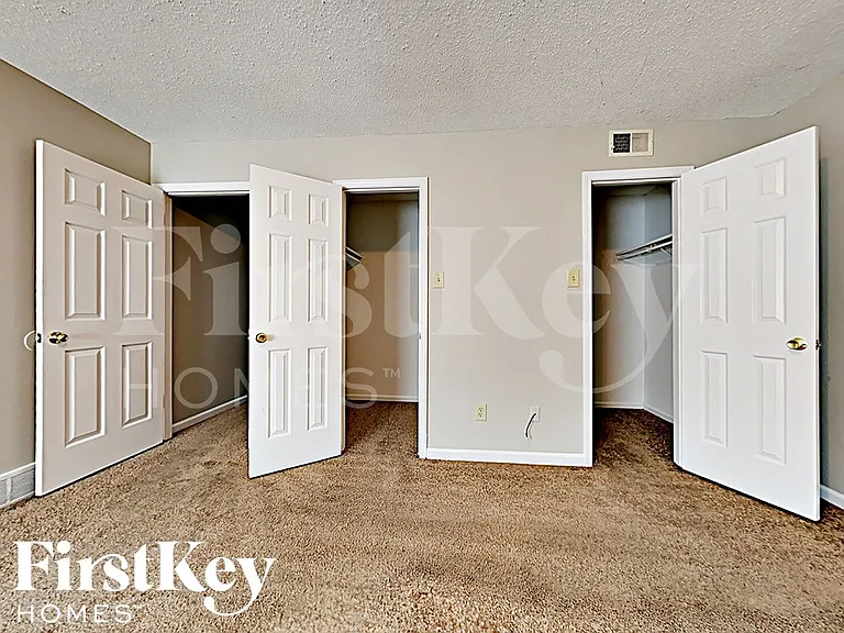 6773 Rockbrook Dr — Photo 10