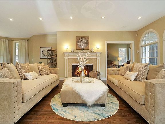 4th image of 4 Shara Ct