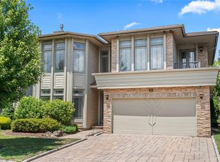 8 Holiday Pond Rd, Jericho, NY 11753