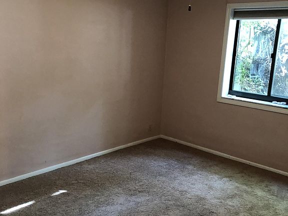 2nd image of 1411 Hawthorne Pl