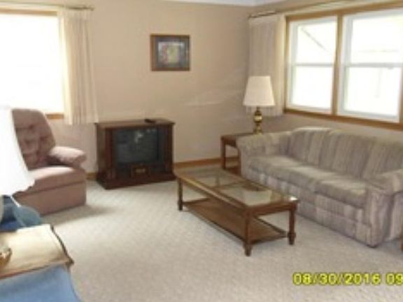 2nd image of 1691 Fremont Ave