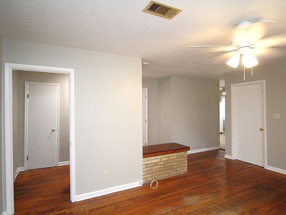 3rd image of 604 N J St