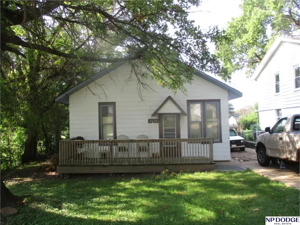 5133 Pine St, Omaha, NE 68106